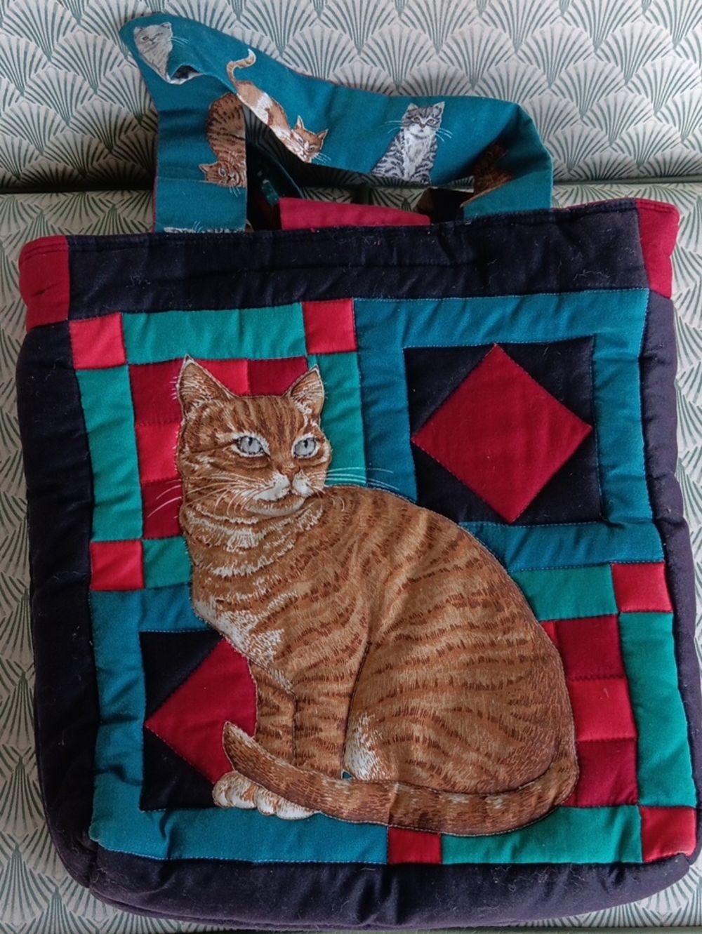 Vintage Quilted Cat Bag With Inside Pocket Top Velcro Closure 11"W X 12"H X 3"D - Picture 2 of 4